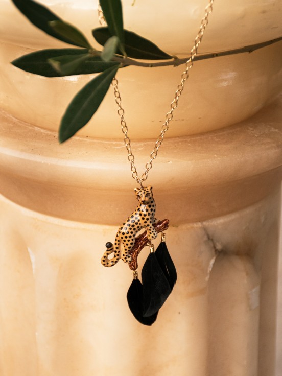 collier doré léopard plumes noires porcelaine