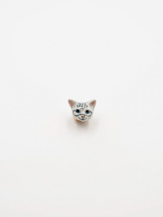 bijou pin's animal chat gris tabby peint à la main en porcelaine