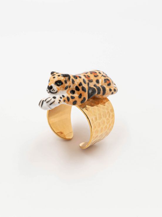 Leopard sitting hammered ring